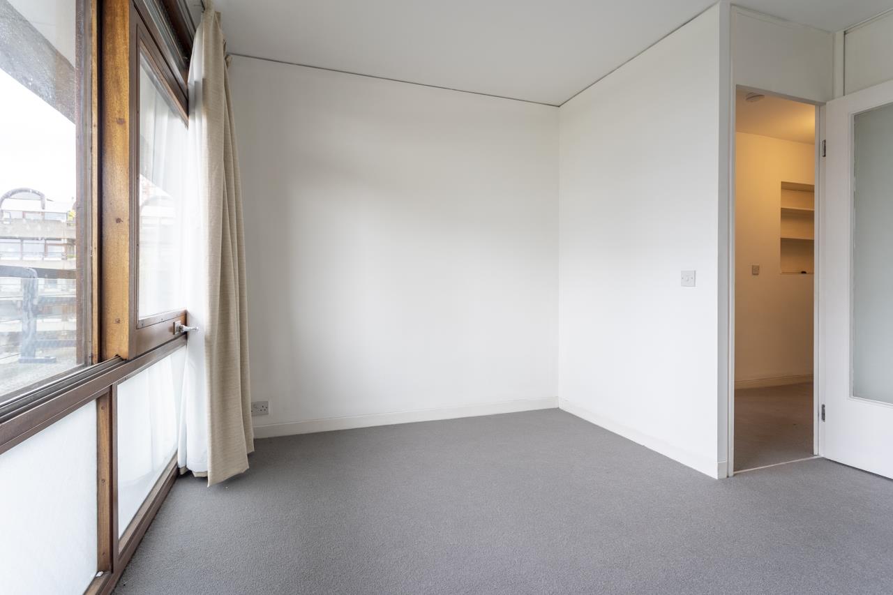 2 bed property in Barbican, London
